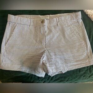 GAP Blue and White 3” Shorts Seersucker Style